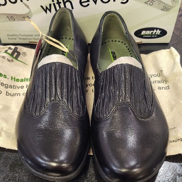 Earth Black Leather Comfort Loafers - Picture 1 of 7